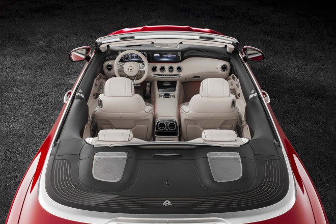 Marsikaj v kabrioletu Mercedes-Maybachu S 650 je izdelano ročno.