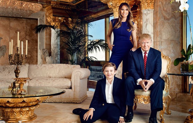 Družina Trump v newyorškem stanovanju, ki je opremljen v slogu Versajske palače.