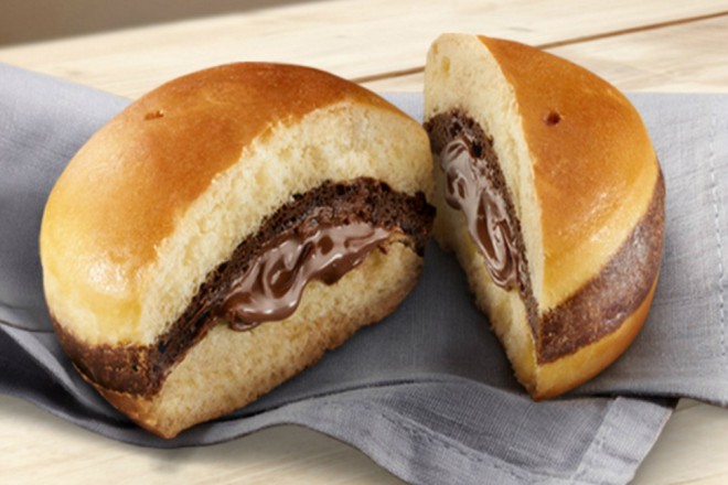 V Italiji McDonald's po nove streže  burger z Nutello.