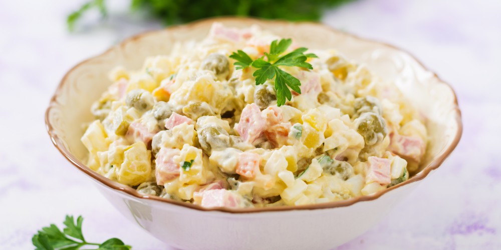 Recept: francoska solata, ki jo boste s kruhom pomazali | CityMagazine