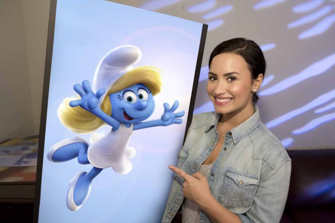 Demi Lovato kot Smrketa.