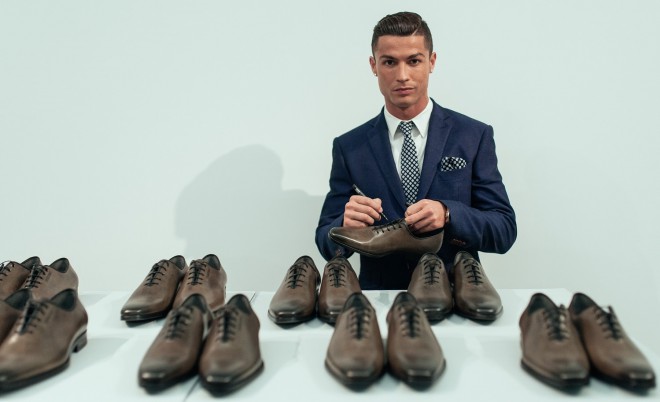 Cristiano Ronaldo 还在他的 CR7 品牌下推出了 2015 秋冬男鞋系列。