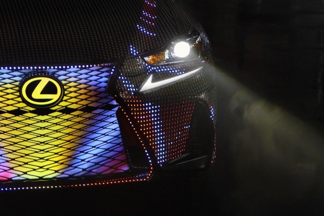 Lexus LIT IS je posut z LED diodami.