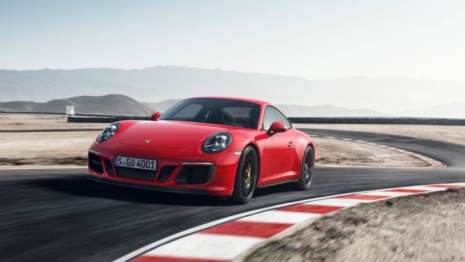 Novi Porsche 911 GTS bo obračal poglede.