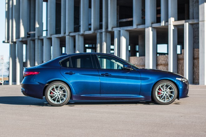 Alfa Romeo Giulia - stranska silhueta je neponovljiva. 