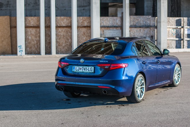 Alfa Romeo Giulia - dinamiki zunanje oblike sledi tudi dinamika vožnje. 