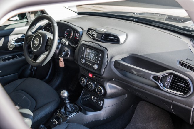 Jeep Renegade - notranjost ni presežek, a vseeno zadosti zanimiva zaradi kopice detajlov. 