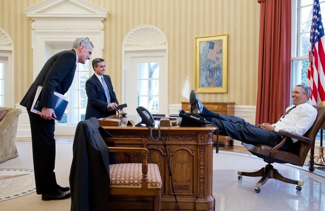 Barack Obama se je v Ovalni pisarni počutil domače.