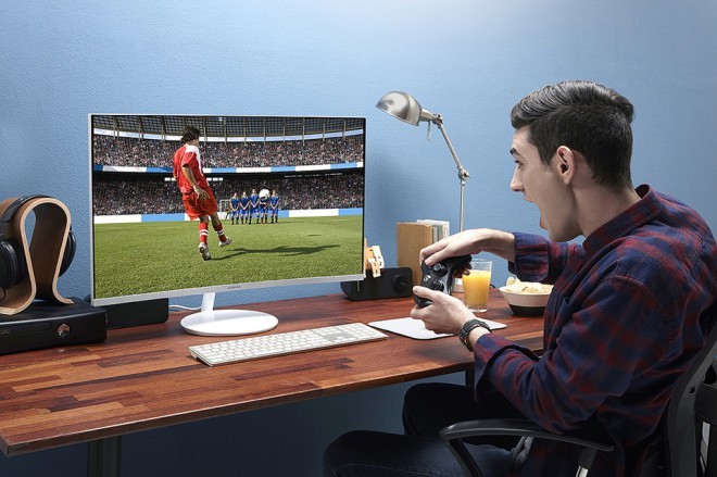 Lo schermo del Samsung CH711 delizierà tutti gli amanti dei giochi per computer.
