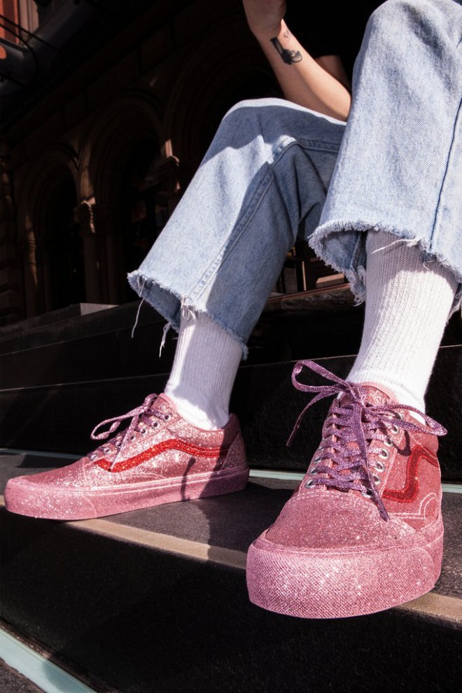 Pakettiautot avajaisiin: Glitter Vans (vaaleanpunainen ja punainen)