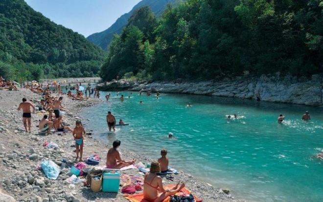Naturlige svømmebassenger i Slovenia: naturlig svømmebasseng ved Nadiža-elven