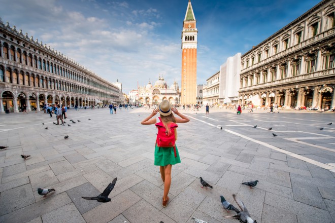 V Benetkah nikar ne hranite golobov.