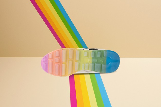 Die Regenbogensohle vervollständigt Ihren „Look“.