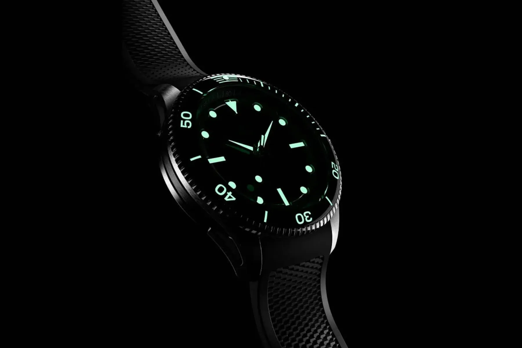 1.000 € za Timex: Timex Atelier Marine M1A je potapljaška ura, ki dokazuje, da Timex zmore več kot poceni ure