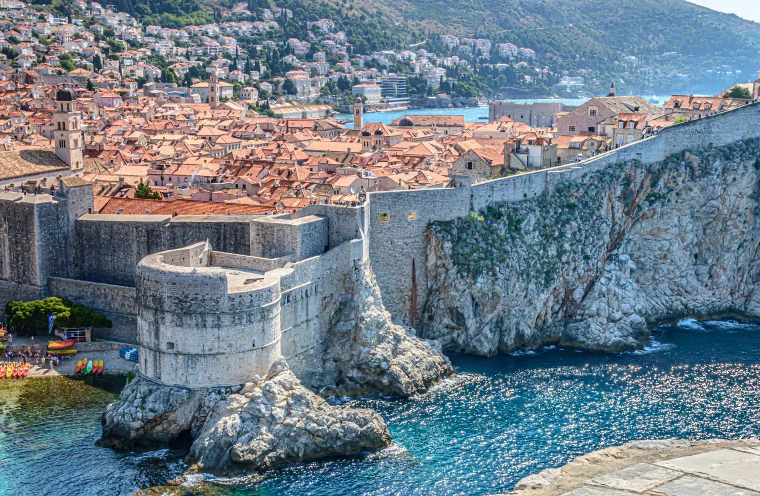 10+ najlepših evropskih destinacij za 2025: čudoviti kraji za počitnice, ki so navdušili milijone turistov iz celega sveta