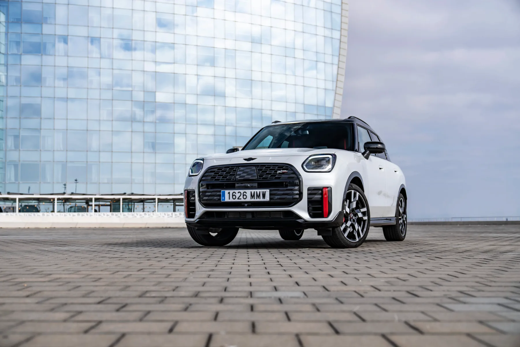 10 razlogov, zakaj je MINI JCW Countryman ALL4 (2025) najbolj smiseln “BMW” ta hip