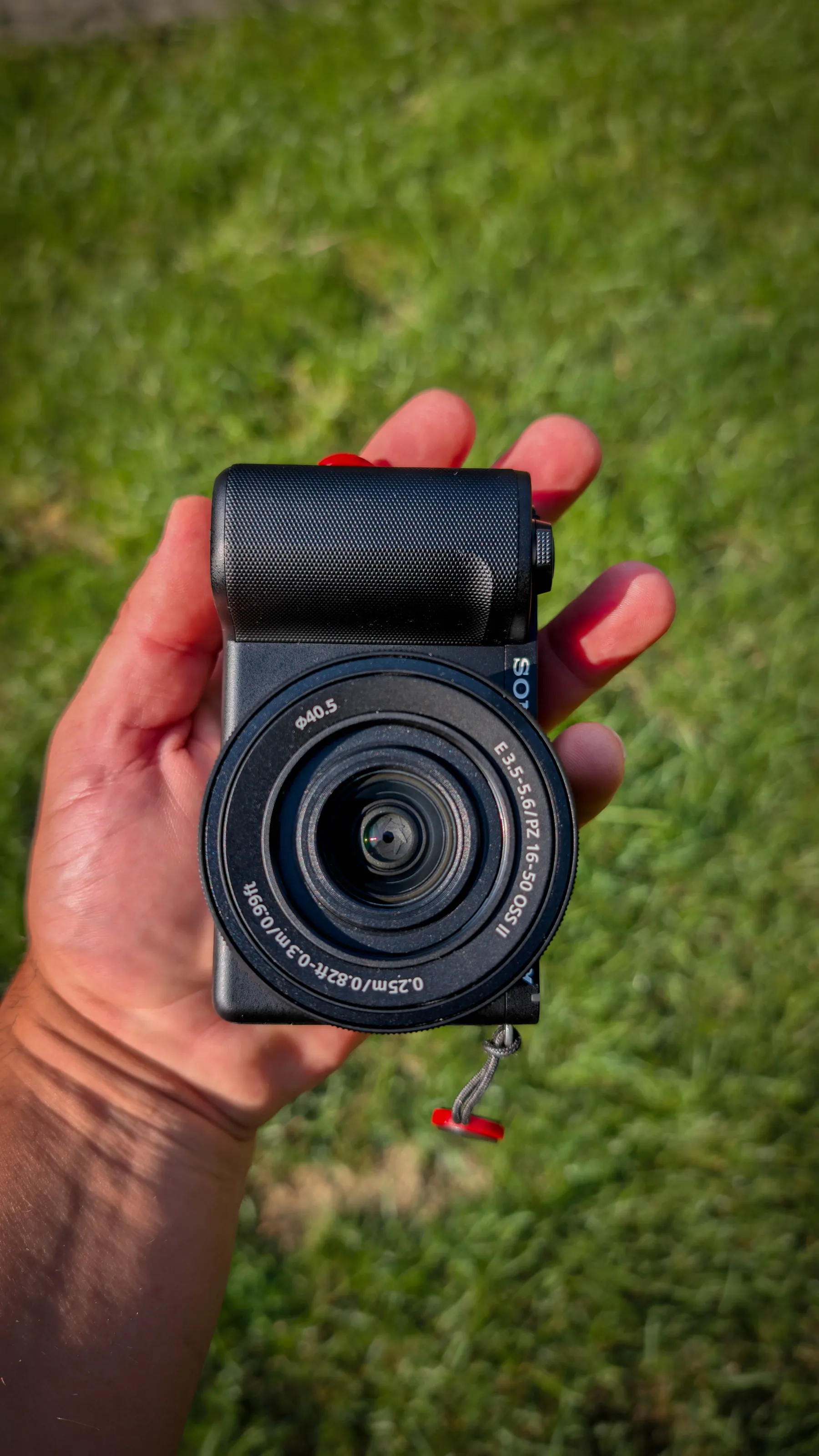 10 razlogov, zakaj je Sony ZV-E10 Mark II boljši od iPhone 15 Pro Max za ustvarjalce vsebin