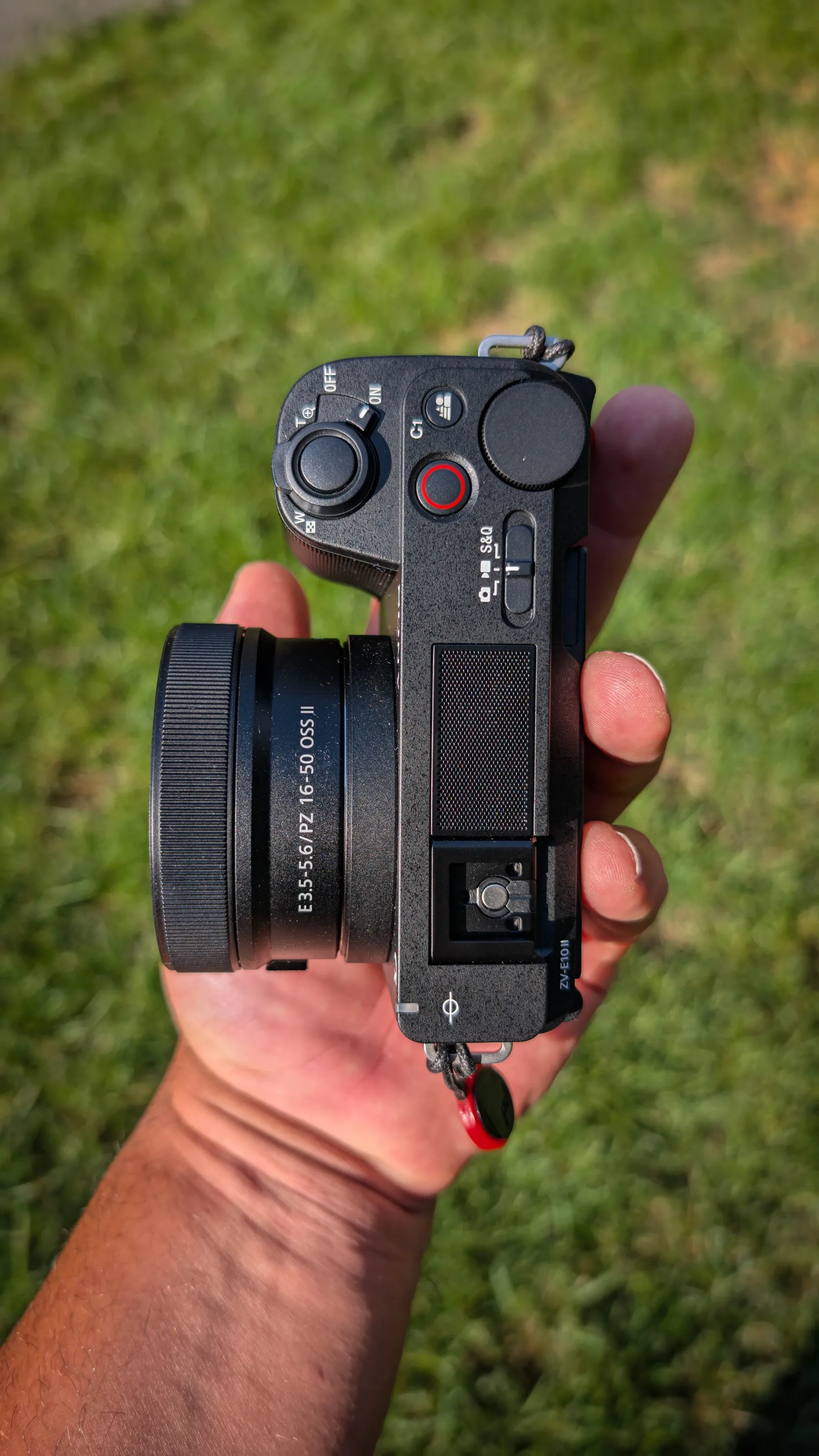 10 razlogov, zakaj je Sony ZV-E10 Mark II boljši od iPhone 15 Pro Max za ustvarjalce vsebin