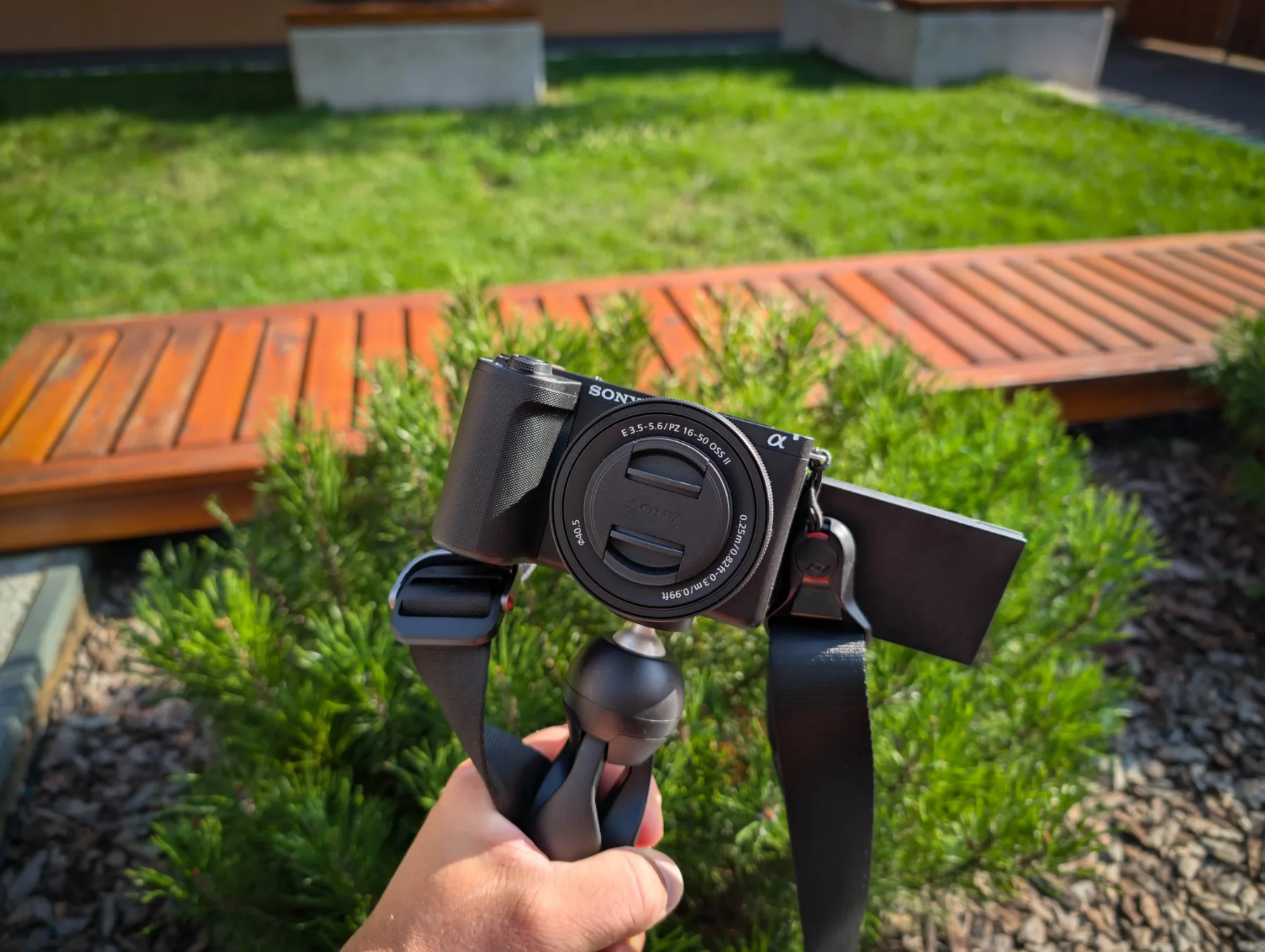 10 razlogov, zakaj je Sony ZV-E10 Mark II boljši od iPhone 15 Pro Max za ustvarjalce vsebin
