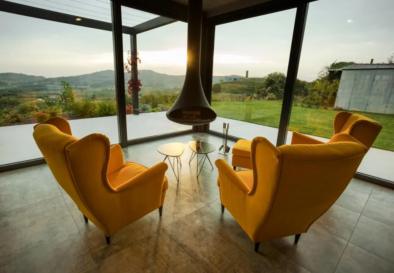 11 najlepših vil z bazenom v Goriških brdih (Slovenija): Uživanje v luksuzu med vinogradi