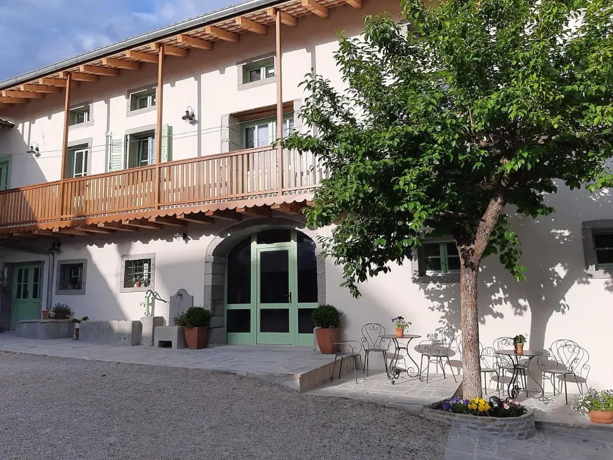 11 najlepših vil z bazenom v Goriških brdih (Slovenija): Uživanje v luksuzu med vinogradi