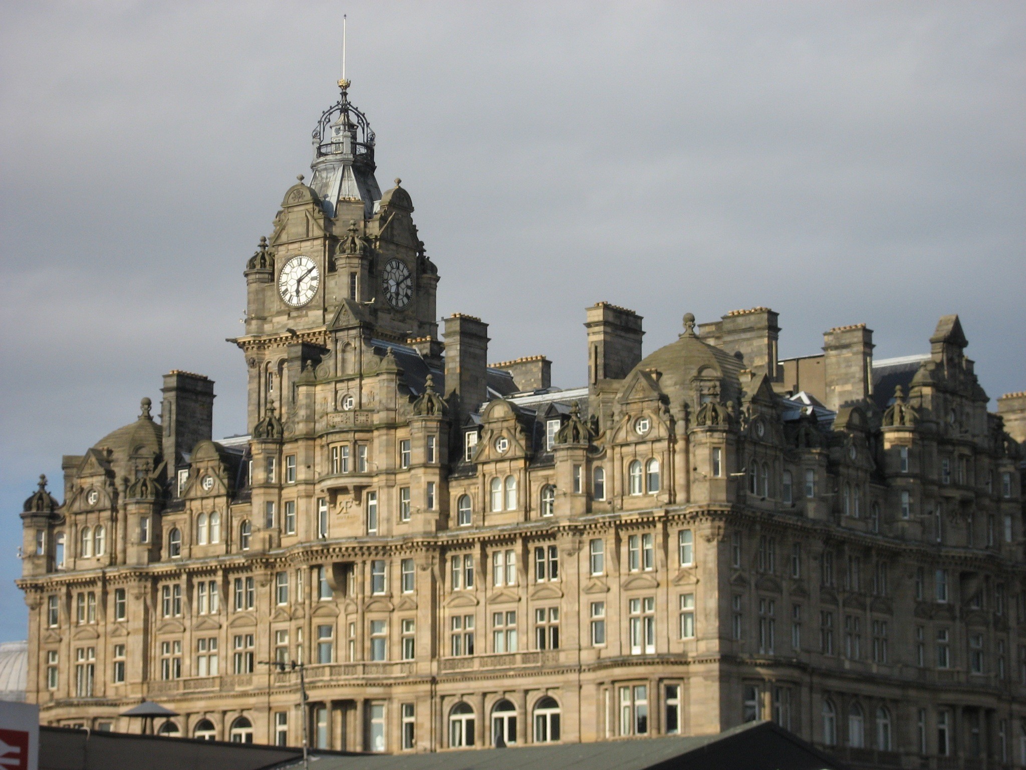 Balmoral hotel, kjer je JKR pisala Harry Potter knjige
