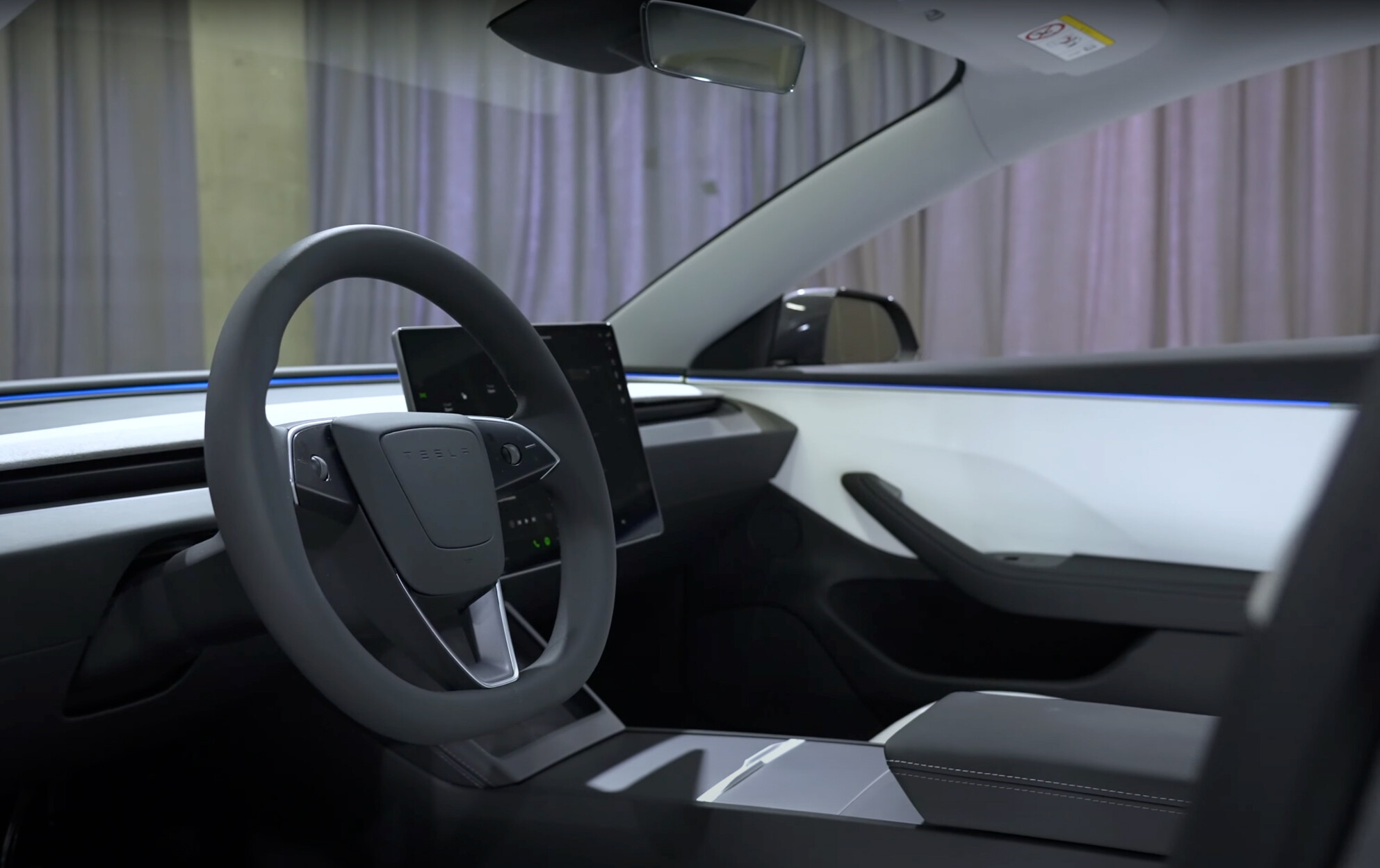 Tesla Model 3 2024 - notranji dizajn kabine.
