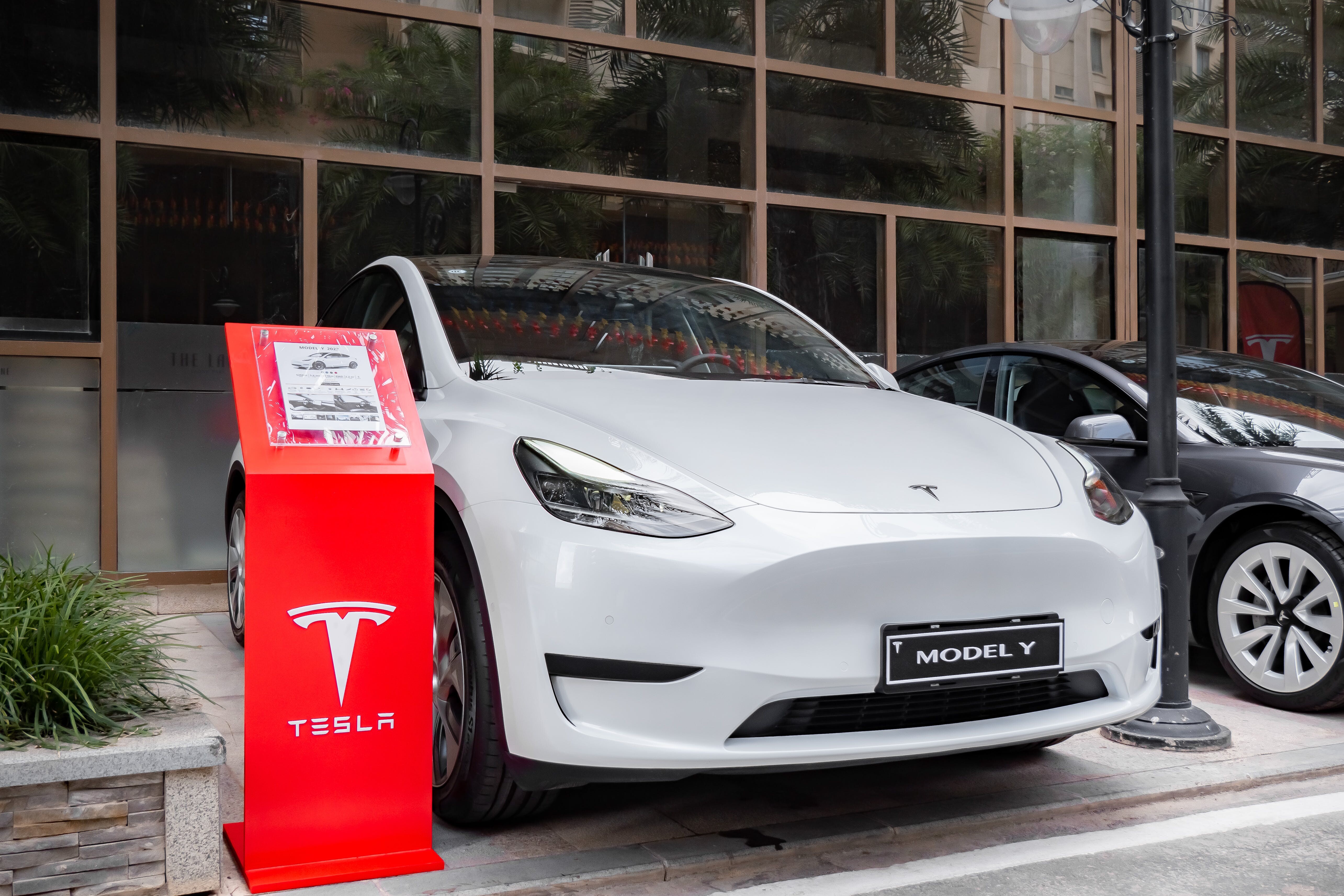 13x ovrženi miti o električnih avtomobilih v katere verjamejo nasprotniki e-mobilnosti