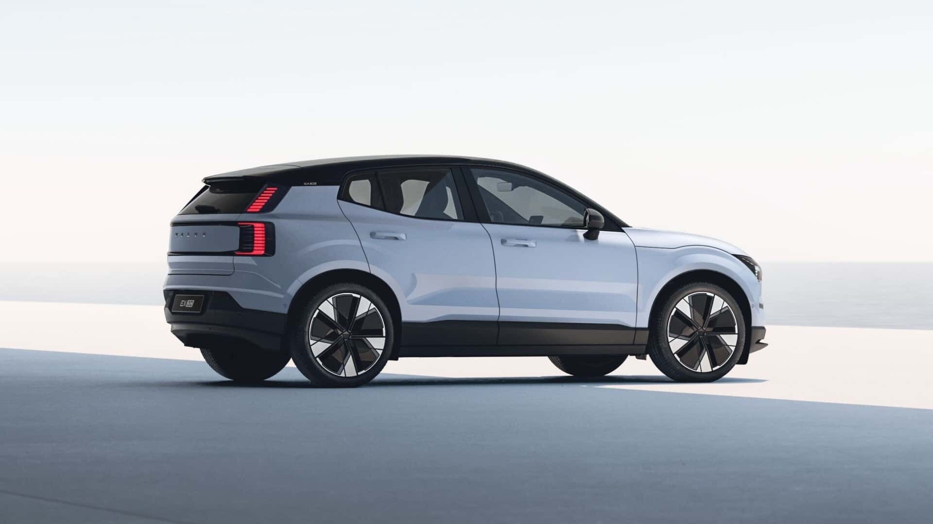 2024 Volvo EX30: cenovno izjemno dostopen električni Volvo z “bolanim” pospeševanjem!