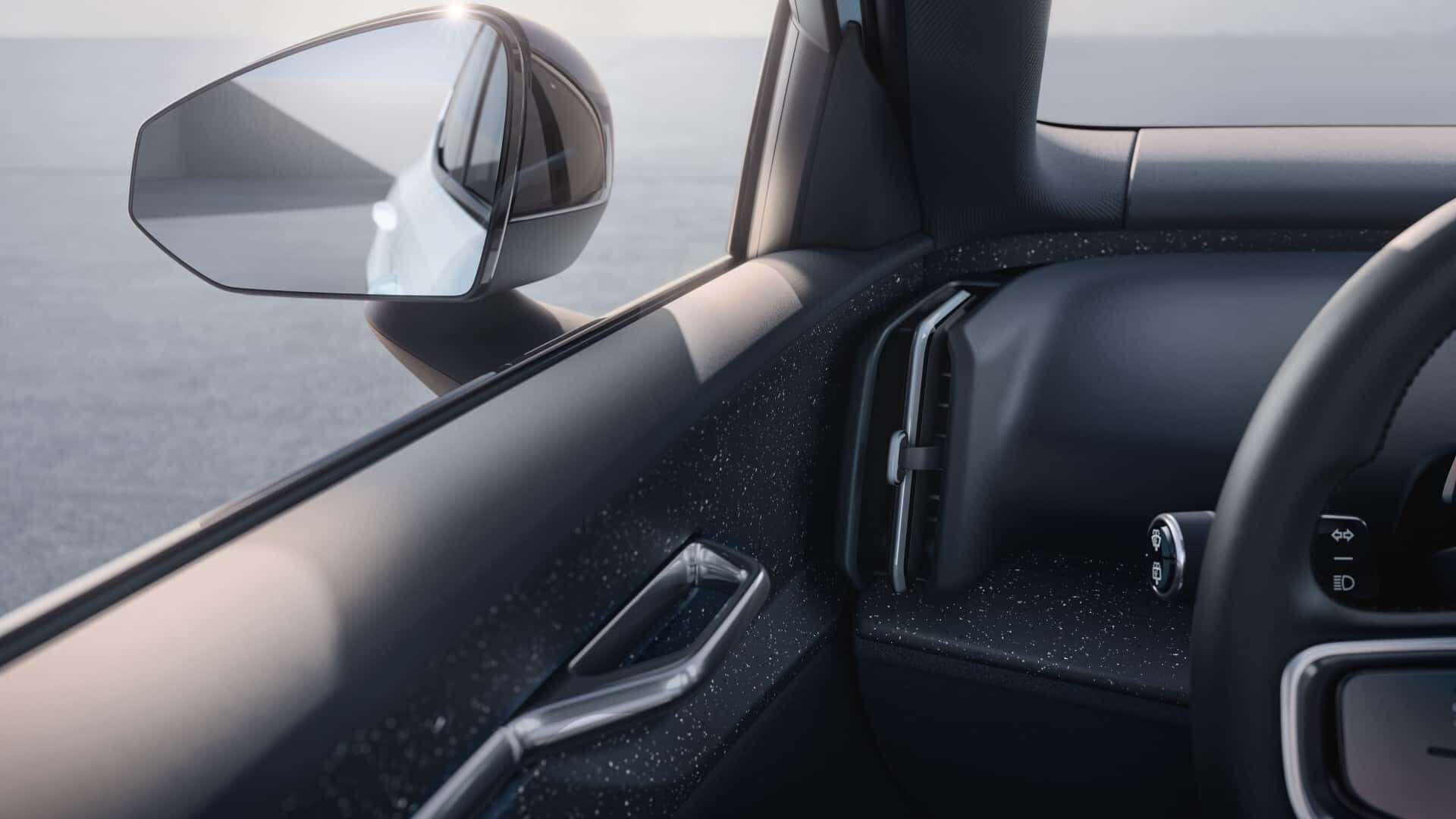 2024 Volvo EX30: cenovno izjemno dostopen električni Volvo z “bolanim” pospeševanjem!