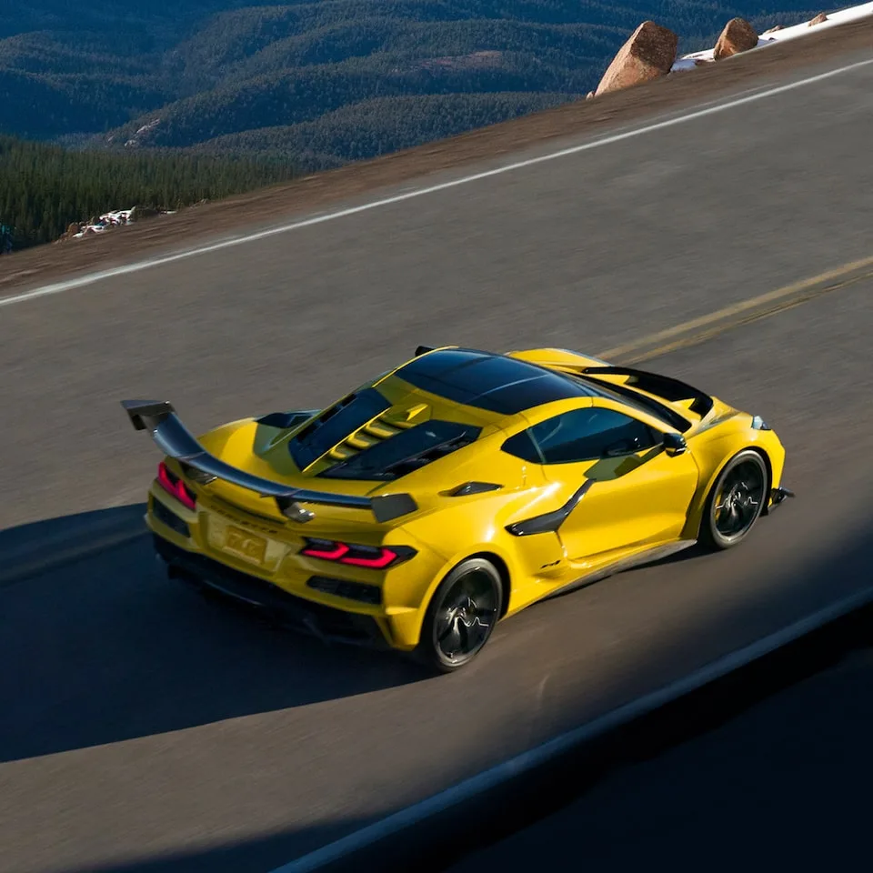 2025 Corvette C8 ZR1: Ameriška cestna pošast s 1064 konjskimi močmi