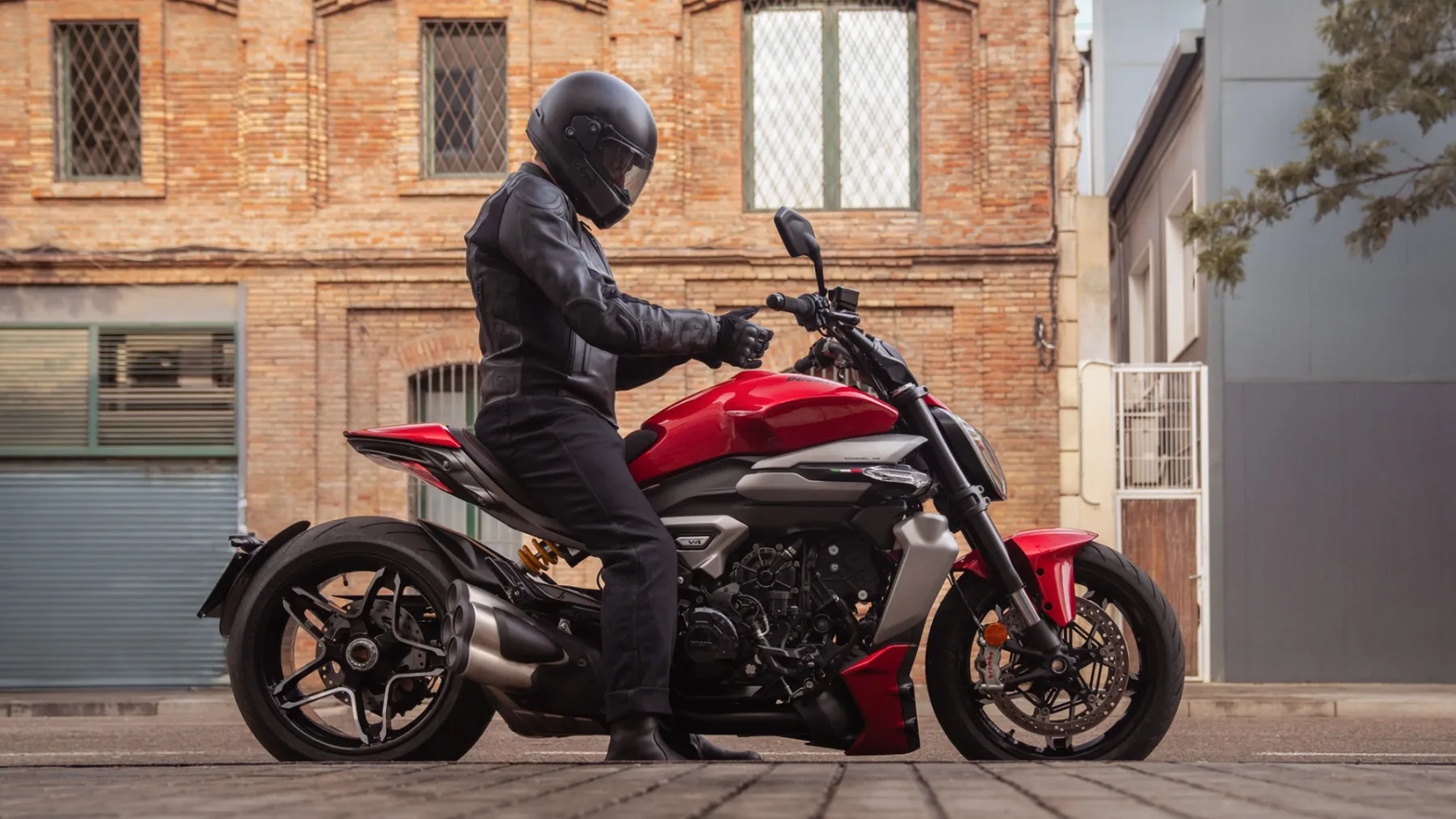 2025 Ducati XDiavel V4 – ko se križarjenje sreča s superbikom