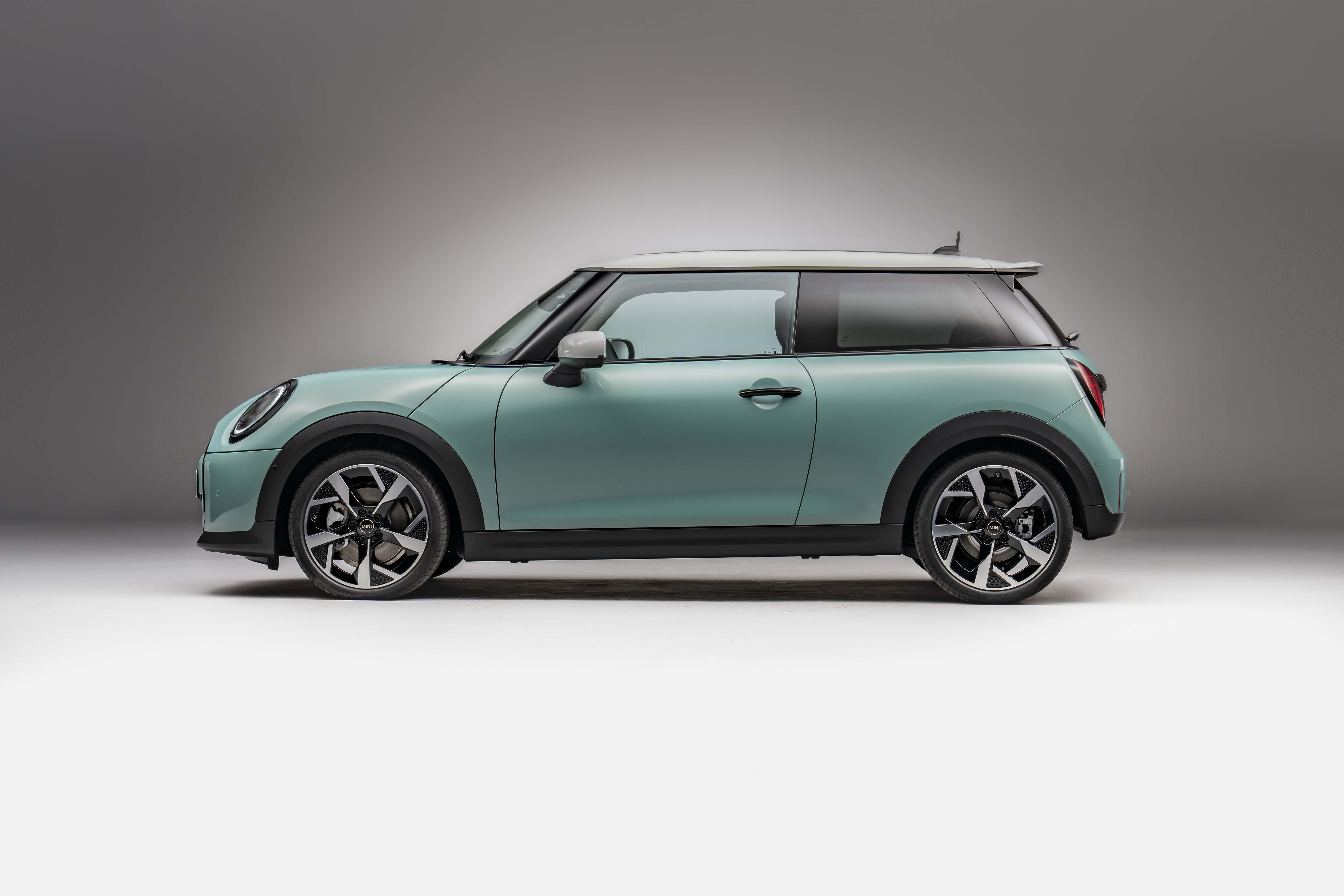2025 Mini Cooper C in S : Tradicija se nadaljuje z bencinskim motorjem
