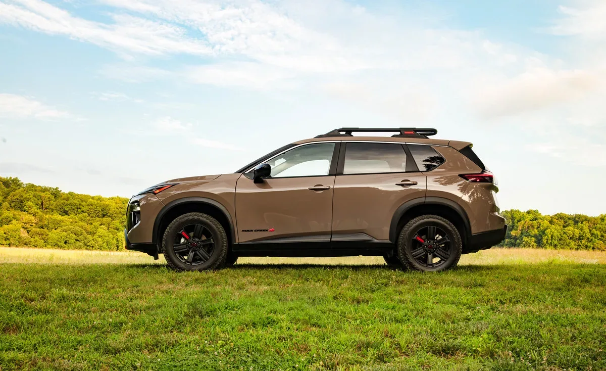 2025 Nissan Rogue (X-Trail): pripravljen na pustolovščine z novo Rock Creek Edicijo in naprednimi tehnologijami