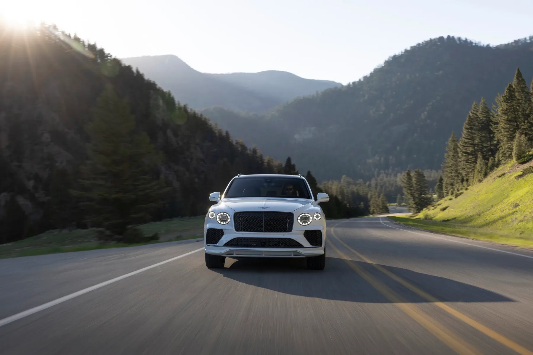 2026 Bentley Bentayga Speed: ko se luksuz in moč srečata v ovinku
