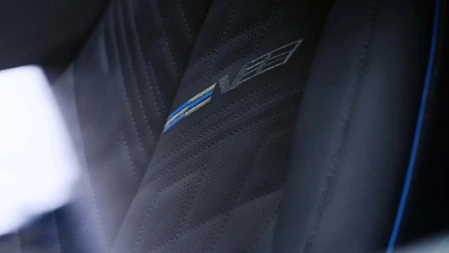 2026 Cadillac Optiq‑V: električni mišičnjak, ki prehiteva tudi svojo senco