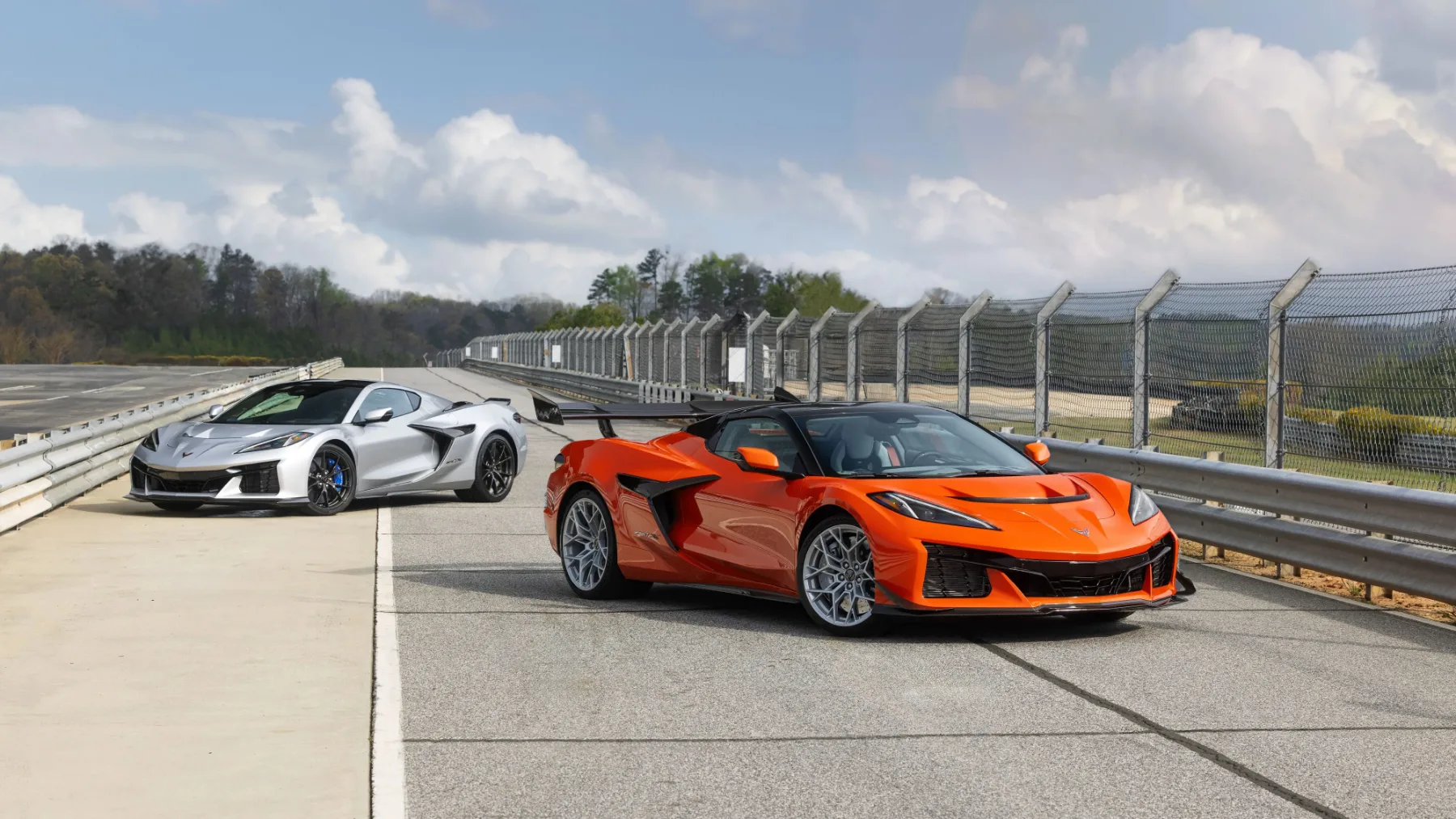 2026 Chevrolet Corvette ZR1X: Ameriški hibridni hiperavto, ki bi Ferrarija pojedel za zajtrk in z McLarnom pobrisal tla
