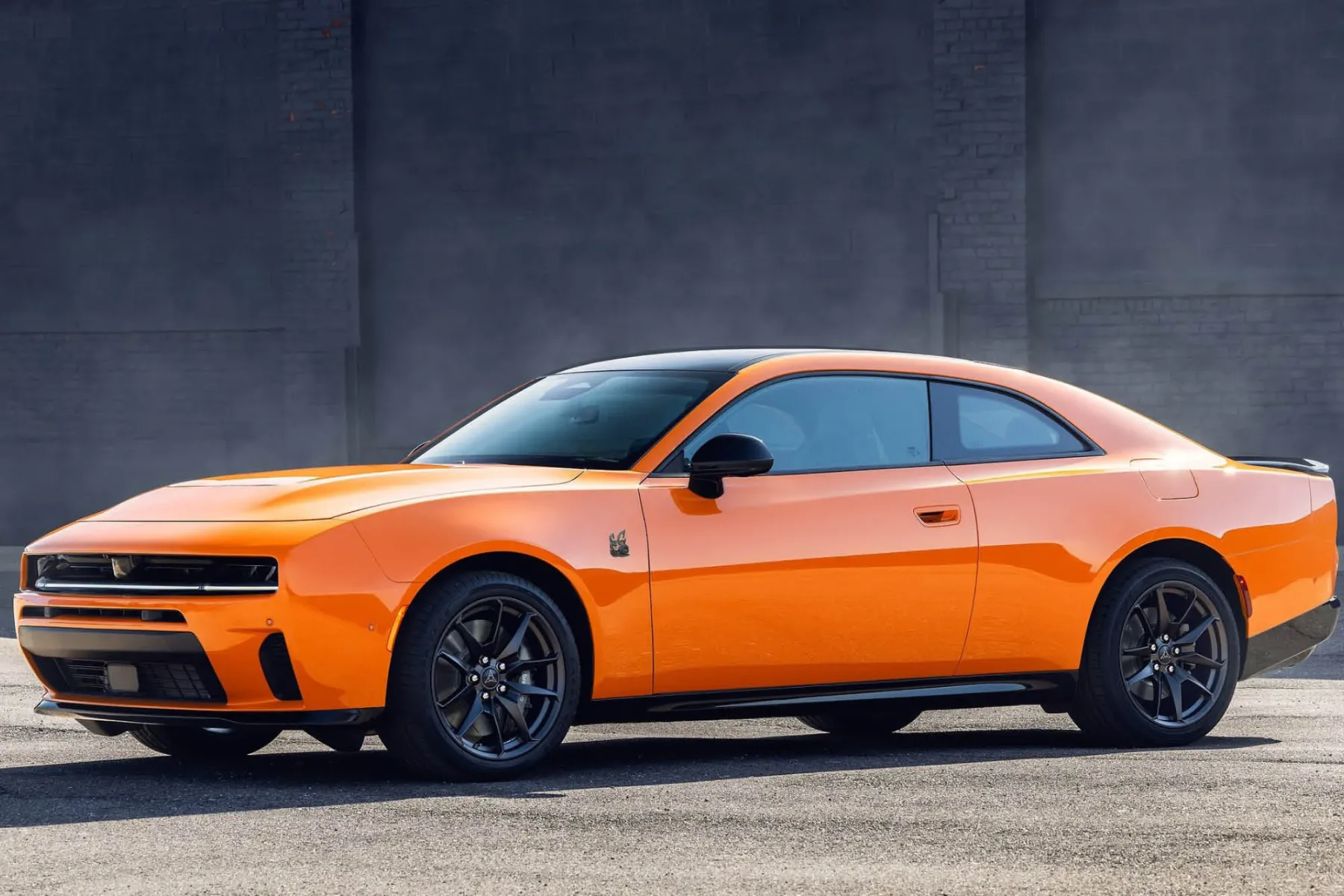 2026 Dodge Charger Scat Pack SIXPACK – twin‑turbo vrstni šestak, 550 hp (410 kW), AWD in 3,9 s do 60 mph