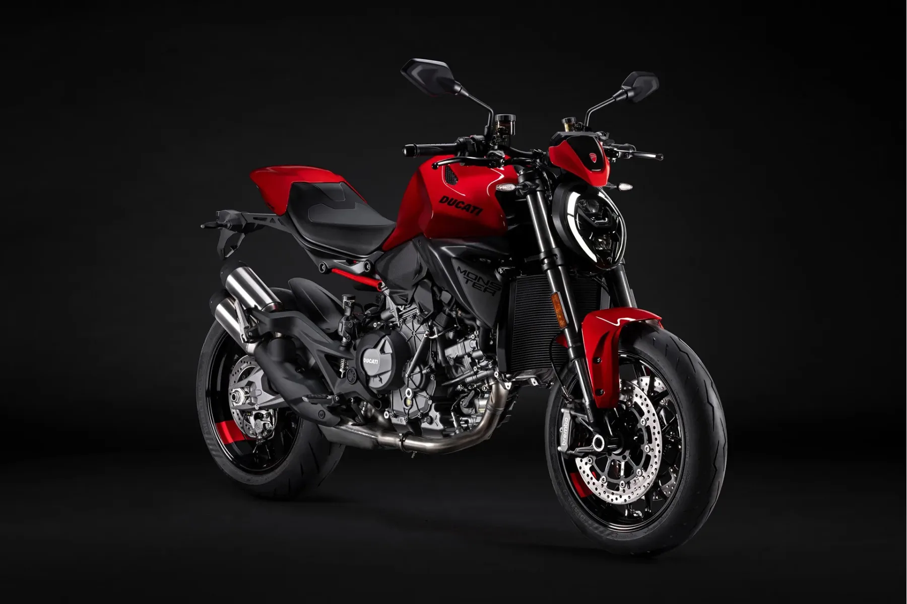 2026 Ducati Monster V2: Ikona, ki še vedno grize z italijanskim srcem