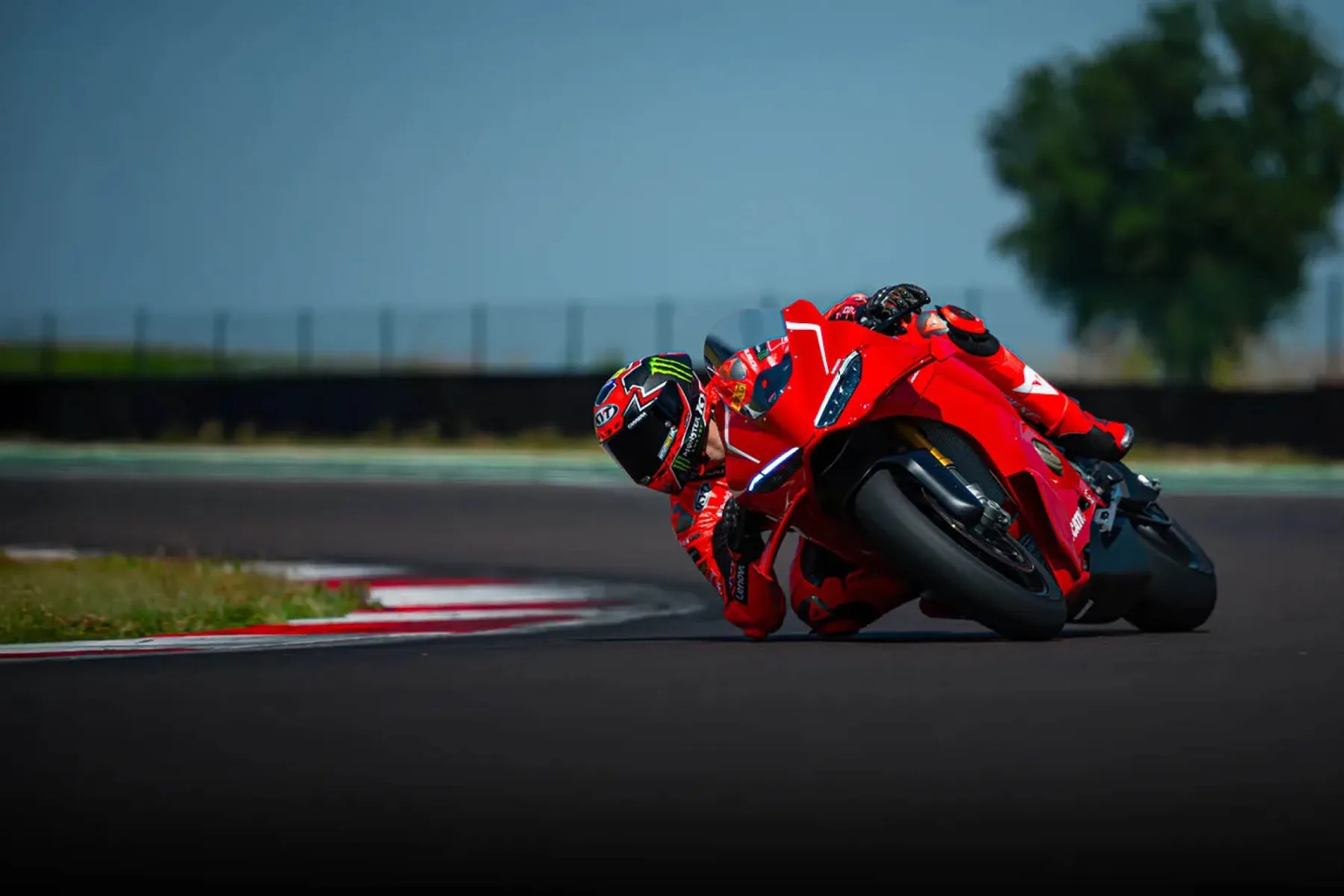 2026 Ducati Panigale V4 R: MotoGP na dveh kolesih, ki ga lahko parkirate v garaži