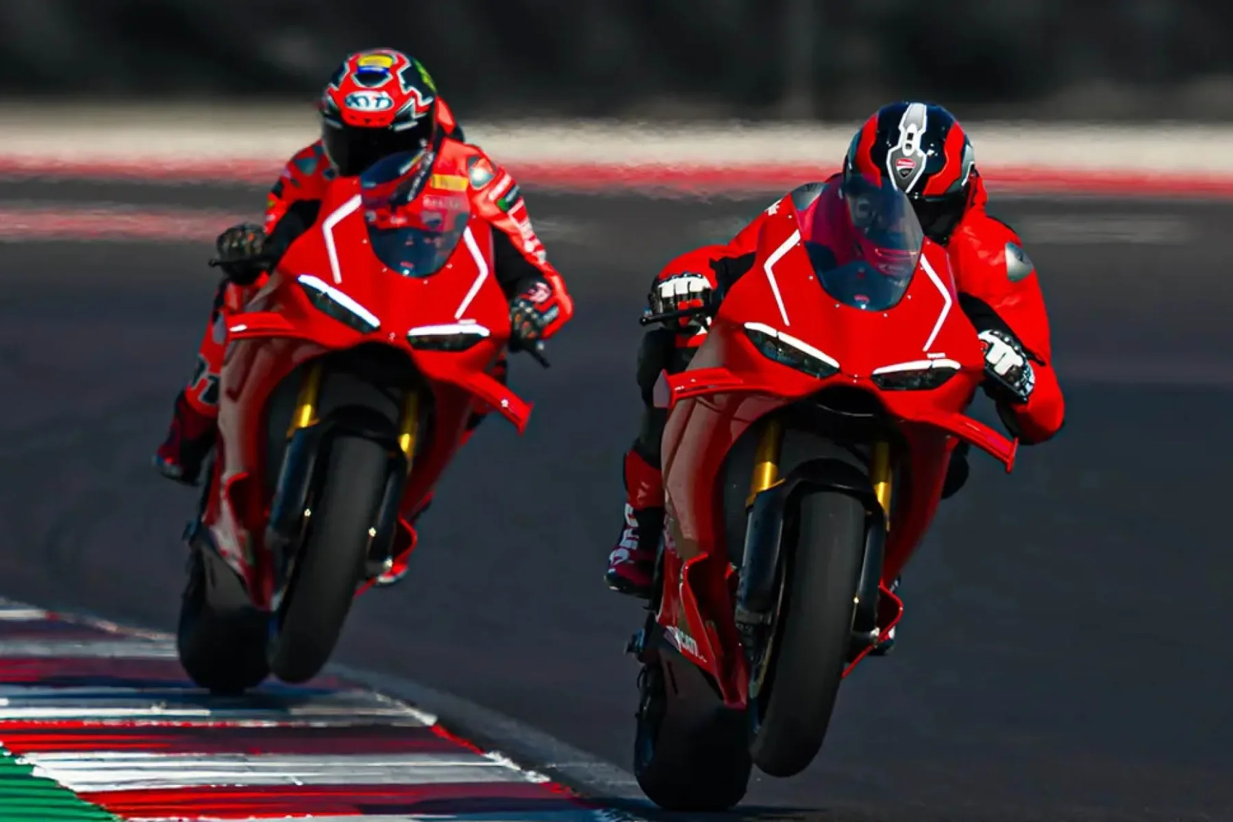 2026 Ducati Panigale V4 R: MotoGP na dveh kolesih, ki ga lahko parkirate v garaži
