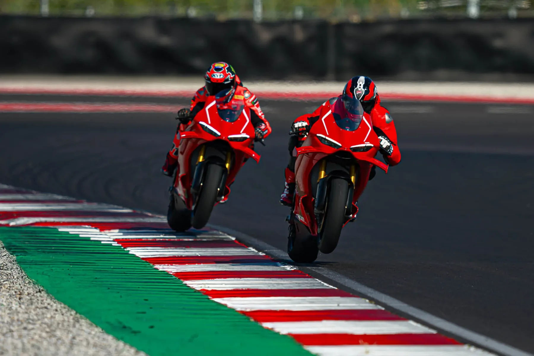 2026 Ducati Panigale V4 R: MotoGP na dveh kolesih, ki ga lahko parkirate v garaži
