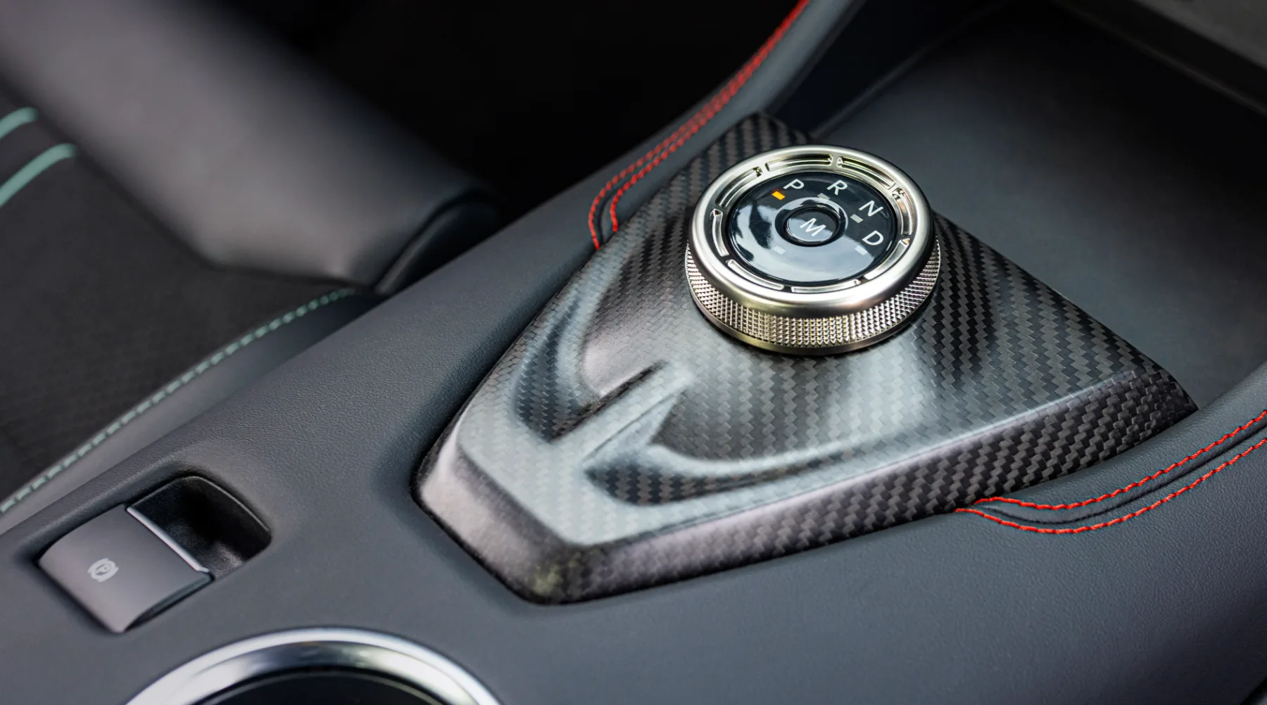 2026 Ford Mustang Dark Horse SC: Ko se vrne Predator in utiša električarje