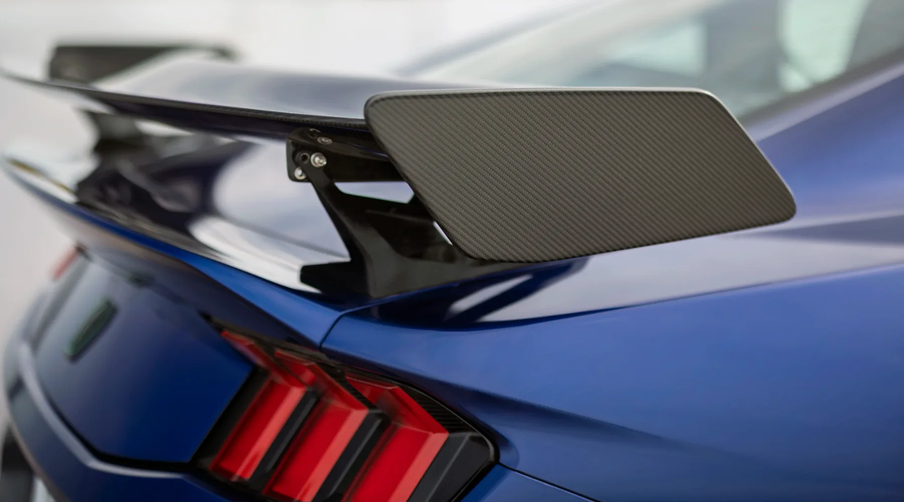 2026 Ford Mustang Dark Horse SC: Ko se vrne Predator in utiša električarje
