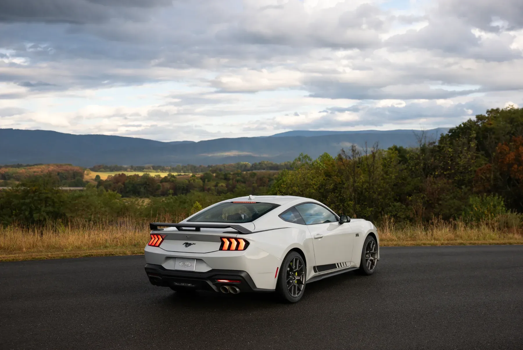 2026 Ford Mustang EcoBoost RTR: Drsni kralj iz tovarne, ki obljublja kaos