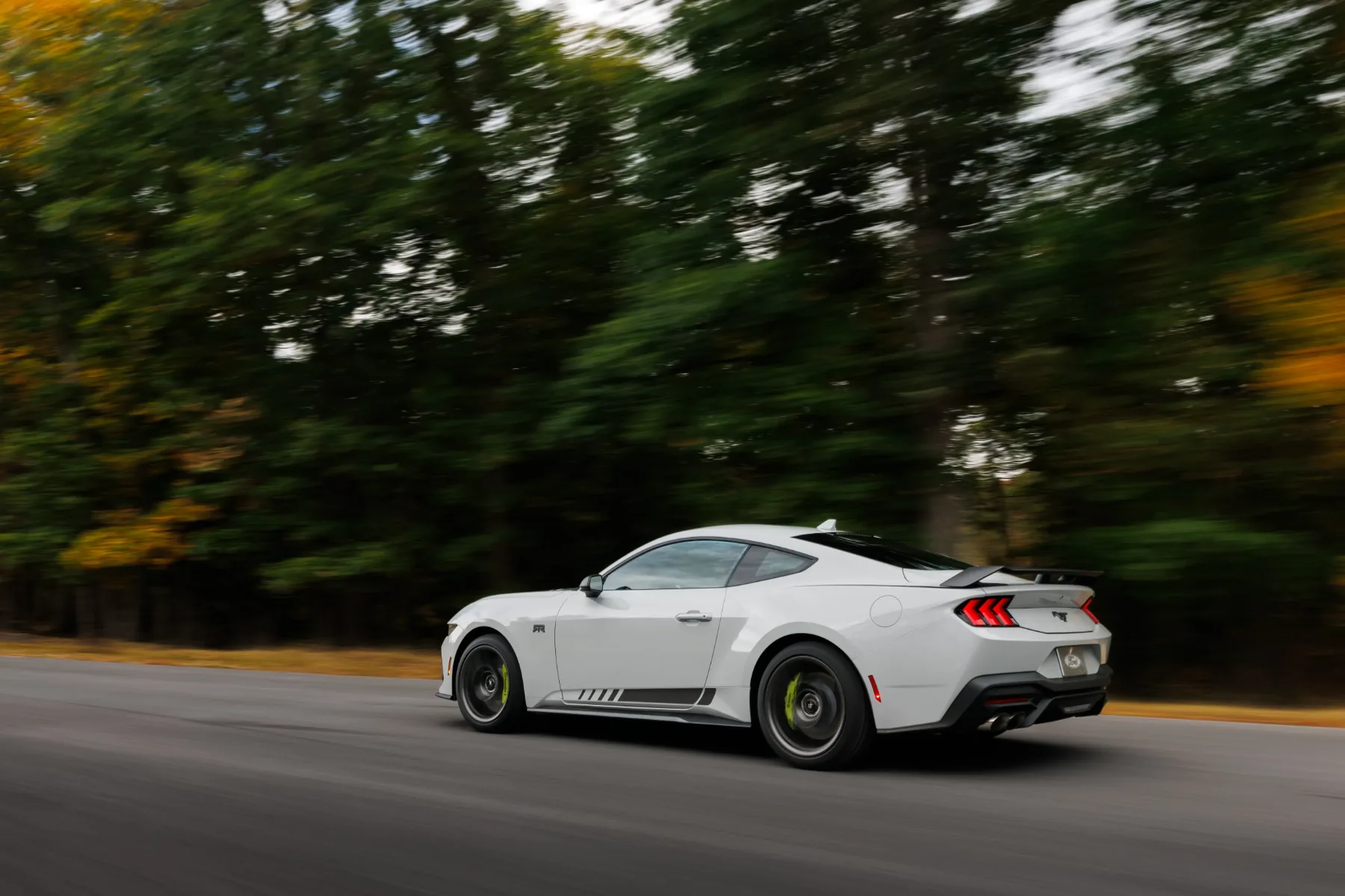 2026 Ford Mustang EcoBoost RTR: Drsni kralj iz tovarne, ki obljublja kaos