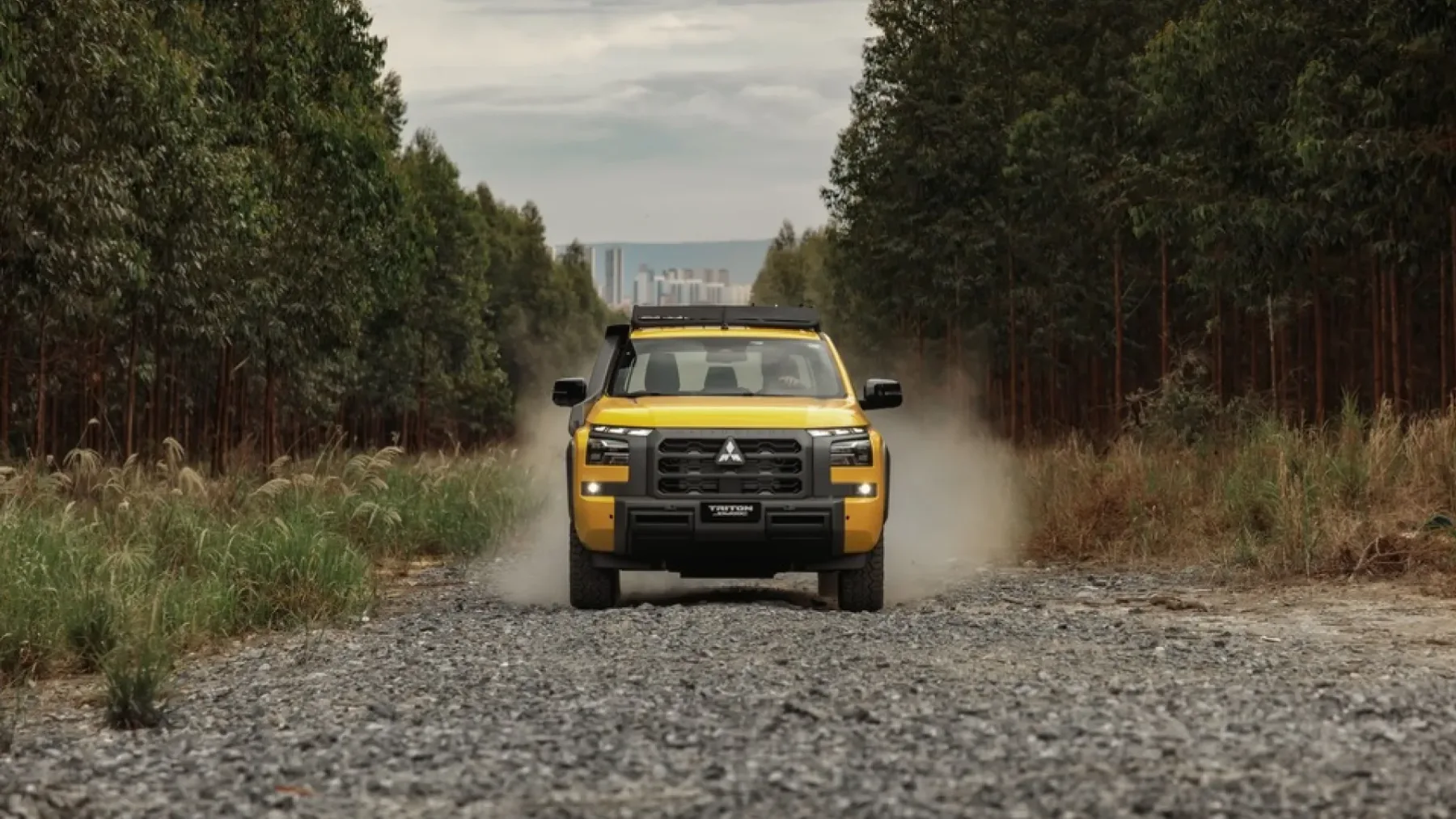 2026 Mitsubishi Triton Savana: Prepovedan sadež, ki bi ga moral voziti vsak pravi moški