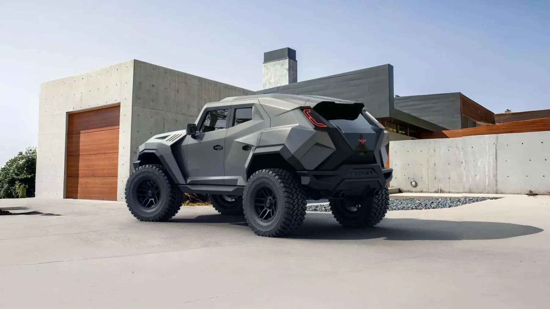 2026 Rezvani Tank: Ko 1000 konjskih moči sreča paranojo
