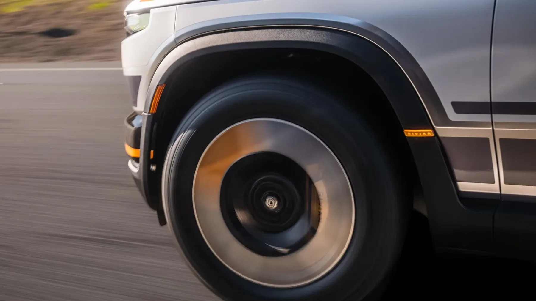 2026 Rivian R2: Ameriški »Baby« SUV, ki želi ubiti Teslo Model Y in pri tem ostati kulska avantura