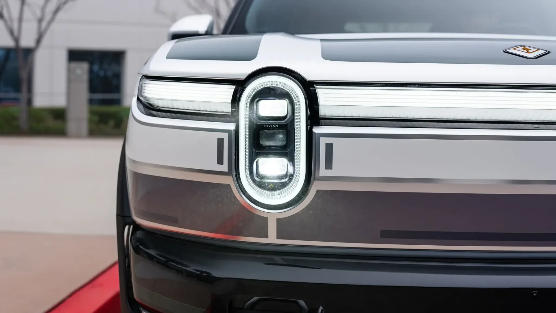 2026 Rivian R2: Ameriški »Baby« SUV, ki želi ubiti Teslo Model Y in pri tem ostati kulska avantura